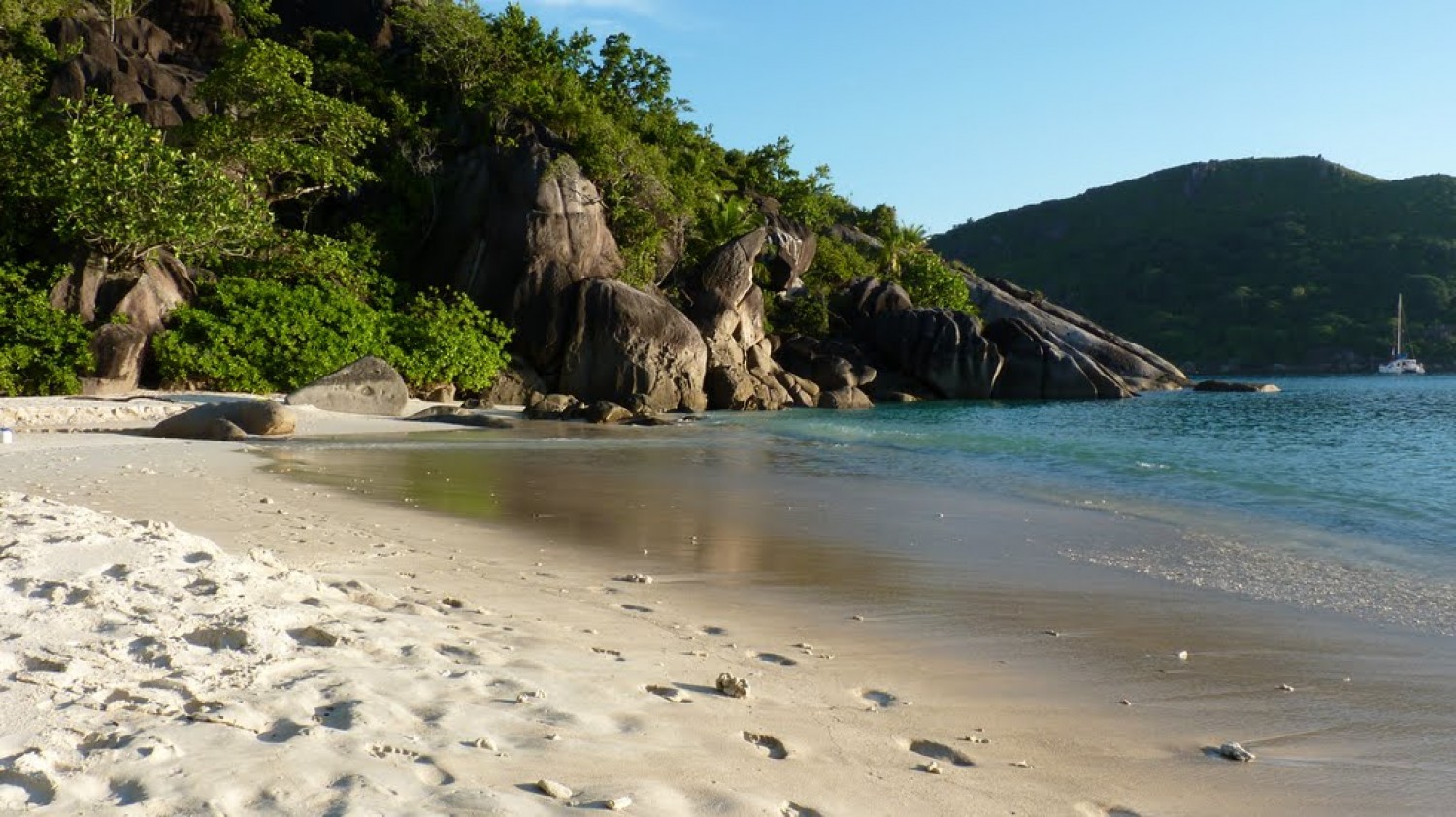 TOP 3 MOST RELAXING BEACHES ON PRASLIN